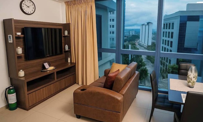 Lahug Condo | Modern 1BR Corner Unit, Pool & Gym Overlooking Cebu City Skyline - Cebu IT Park