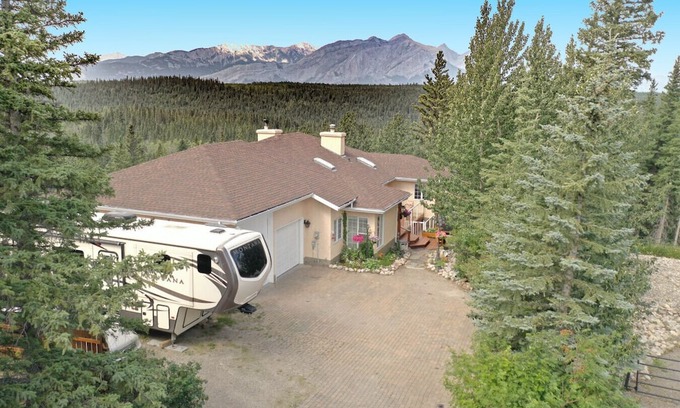 Jasper East House | Hinton Folding Mountain 12