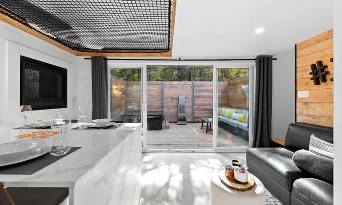 Val-des-Lacs Ski Chalet | Luxury mini-chalets to disconnect for two with a private spa nestled in the hear