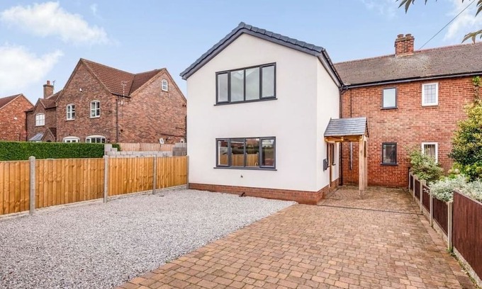 Epworth House | Stylish new 4 bedroom cottage in heart of Epworth