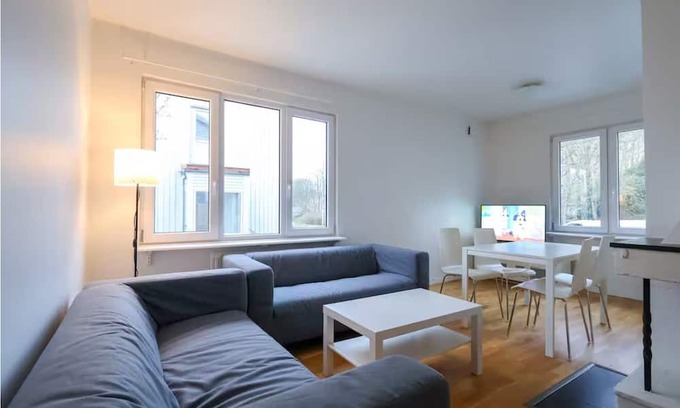 Kyrkbyn Apartment | 6 Beds For Workers - 3BR - Parking lot - Near Volvo