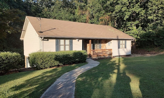 Ringgold House | Great spot I-75 @ Battlefield Pkwy