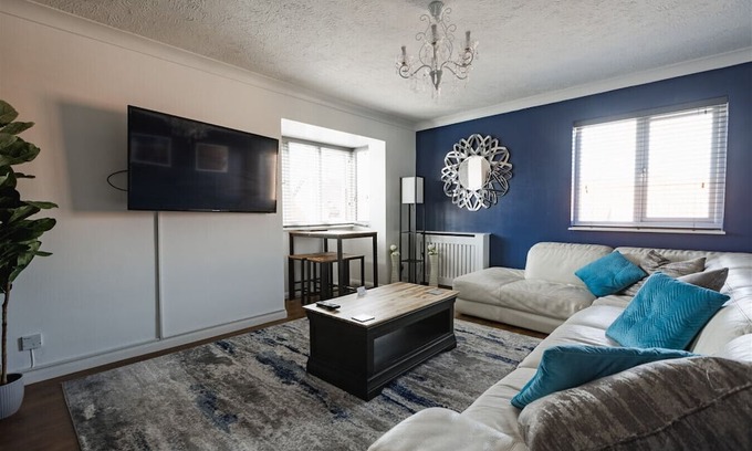 Hull Old Town Apartment | Hullidays》`Old School` Penthouse Trinity Square