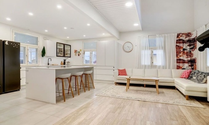 Rovaniemi House | Luxury Villa Riverside, Private Sauna & Wifi
