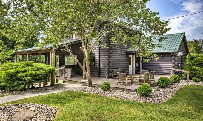 Ava Cabin | Cozy Secluded Cabin with Games and Hot-tub in Sarahsville, Ohio