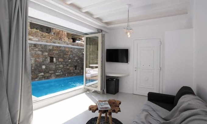 Ano Mera Villa | Deluxe 3 Bedroom Villa with 2 Private Outdoor Pools