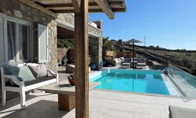 Ano Mera House | Deluxe Apartment with Kitchen and Shared Outdoor Pool