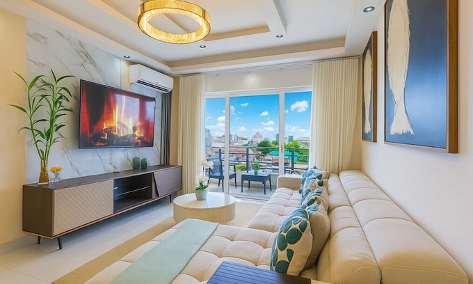 Evaristo Morales Apartment | Comfy, Very Well Appointed Centric Apt, Full AC, Fast Wi-Fi, King Bed, Pool, Gym