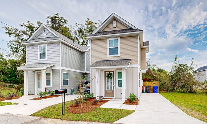 North Charleston House | New and Updated Home- Close to charming downtown Charleston