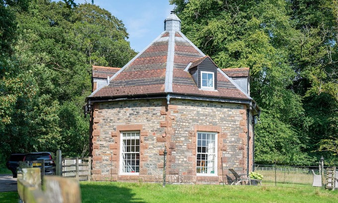 Carnforth Cottage | Deer House @ Underley Estate - a cottage that sleeps 4 guests in 2 bedrooms