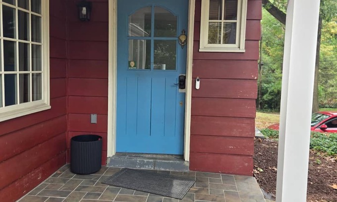 Fox Chapel House | Location , Location , Location ! Minutes to downtown and everything Pittsburgh !