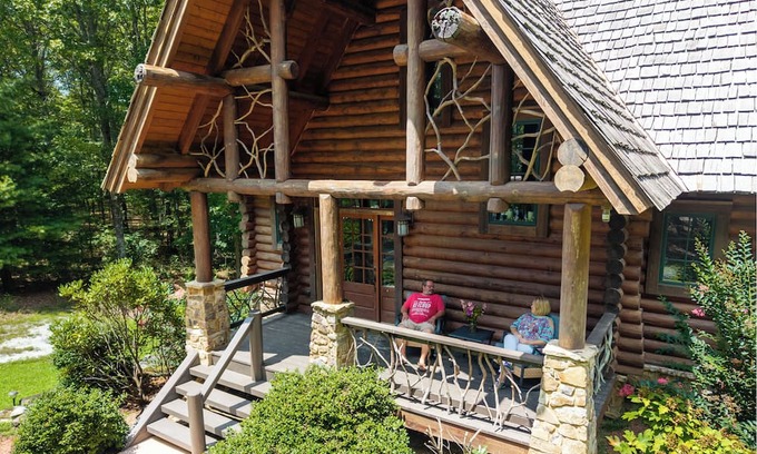Pikeville Cabin | Charming 3-bedroom cabin on the lake in a private gated community resort