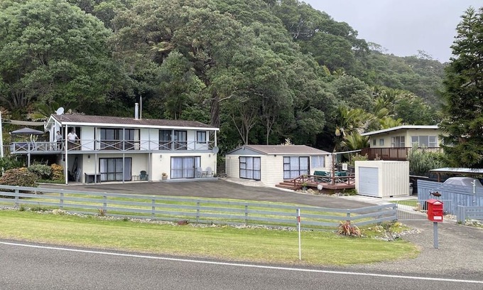 Waihau Bay House | Oceanview at Oruaiti Beach in Waihau Bay