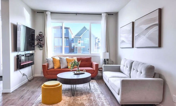 Keith House | New Modern 5BR|3.5BA|2 Living Rms|2Full Kitchen|Arcade Games|near Banff|Sleep10