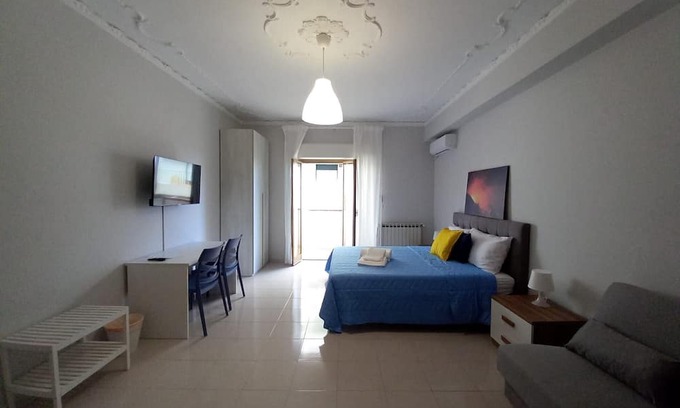 Pace del Mela Apartment | Room 'Salina' with Sea View, Wi-Fi and Air Conditioning