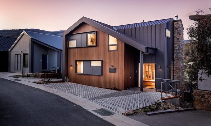 Lake Crackenback Ski Chalet | Luxury Mountain Chalet one of Crackenback's best