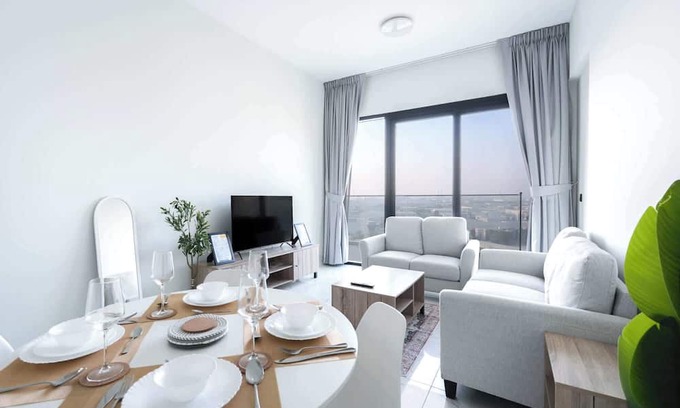 Jebel Ali Apartment | Stayshort - Jebel Ali Sleeps 2 with a Beautiful Swimming Pool!