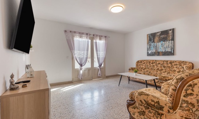 Gran Tarajal Apartment | Vacation Apartment 'Edificio El Baifo Loco - Constantin' with Sea View and Balcony