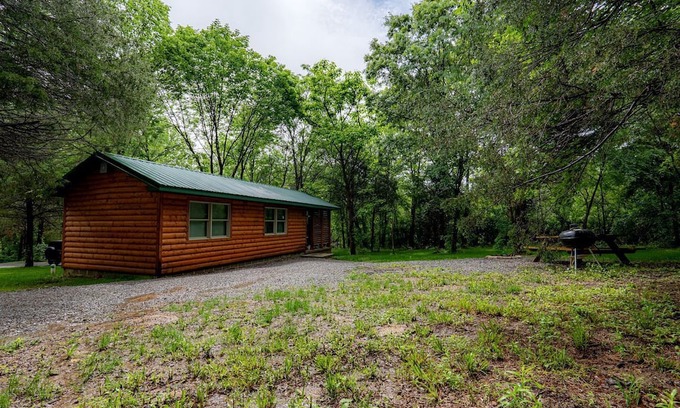 Equality House | Beautiful Cabin with Hot-tub in Herod, Illinois