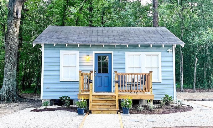 Lafayette Cottage | Picturesque Cozy Cottage with Fire Pit Space in Louisiana