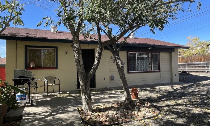 Kingman Cottage | Downtown Cottage-Your adventure awaits!