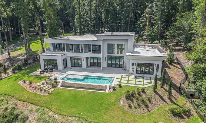 Jonesboro House | THE LUXE LAKESIDE RETREAT