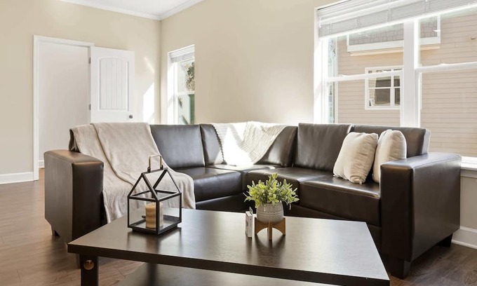 Central House | Spacious Haven | Hot Tub + 6-min to Garden Trails