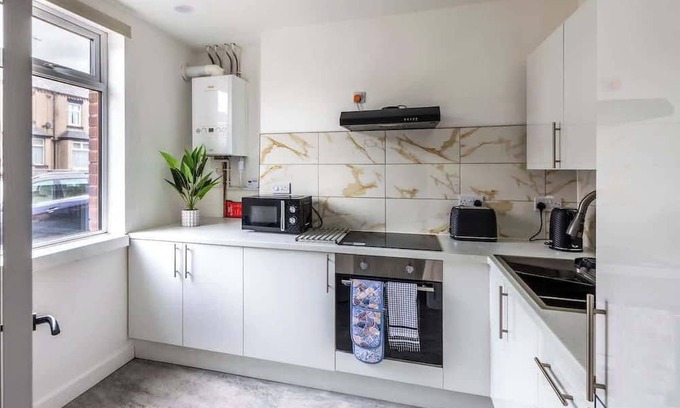 Barrow-in-Furness House | 3Bedroom 2 Bathroom House-Free Parking (5 beds)