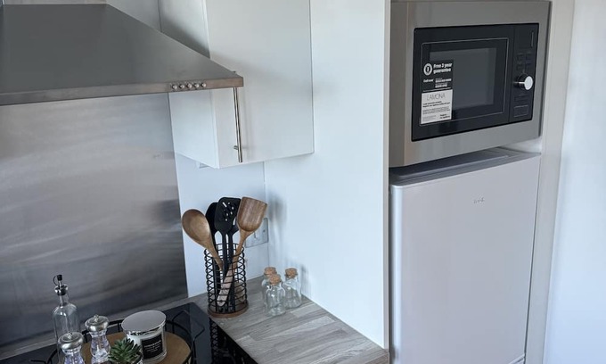 Chelmsford Apartment | Durrant apartment in the city | Long Stays Welcome