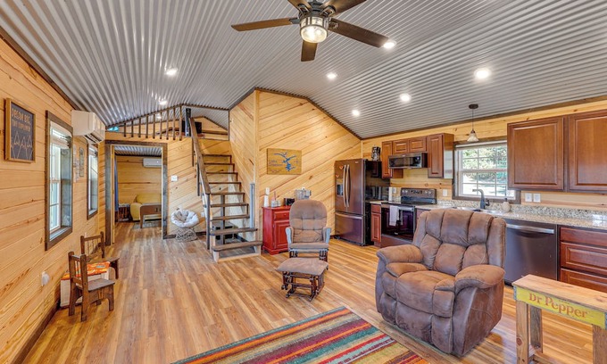 Amity Cabin | ~ 1 Mi to Lake Greeson & Ramp: 'Lazy Bear Cabin'