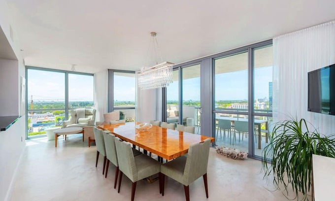 City Center Condo | 2/2 Ocean View Private Residence at Roney Palace - 408
