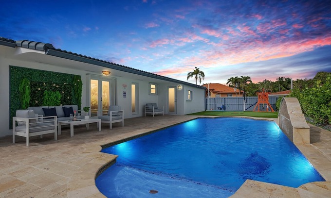 Westchester House | Le Femme Paradise/Heated Pool/Game Room! n