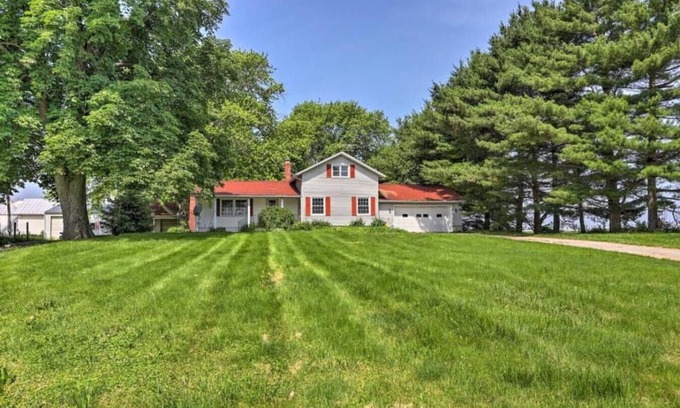 Milan House | 555) Massive 3 bedroom with plenty of parking!