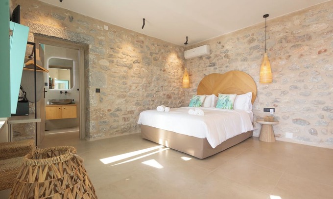 Areopoli Apartment | Paradise Can Wait Sophia Suites