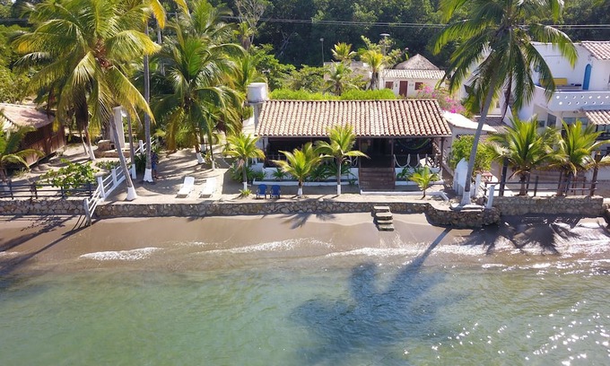 Tolu House | Beachfront cabin with Wi-Fi