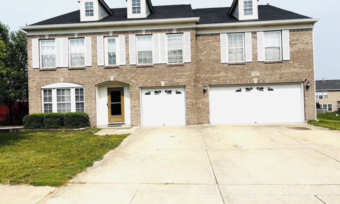 West Newton House | Spacious 5-bedroom house in beautiful Indianapolis with WiFi, AC