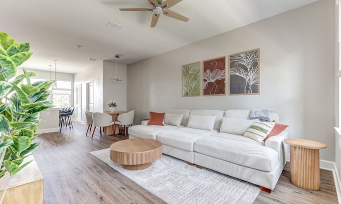 Tampa House | Stylish Midtown 3 Bedroom 4 Bathroom Pvt Garage, Family & Group Ready