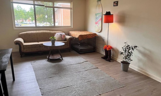 West Baltimore Apartment | Charming 1-bedroom apartment with WiFi, AC in superb Baltimore