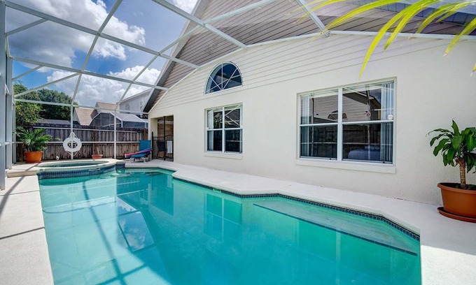 Bridgewater Crossing House | Relaxing Davenport Escape with Pool