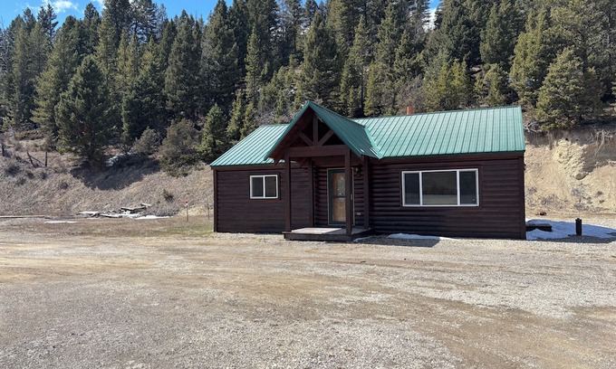White Sulphur Springs Cabin | Cabin in the Little Belt Mountains