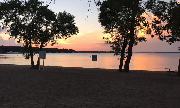 West Okoboji House | Hoist available for boats up to 25 ft. Charming 2BR house in lovely W. Okoboji