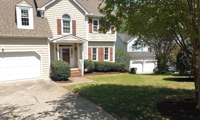Apex House | Charming 2-bedroom house with WiFi and AC in delightful Cary