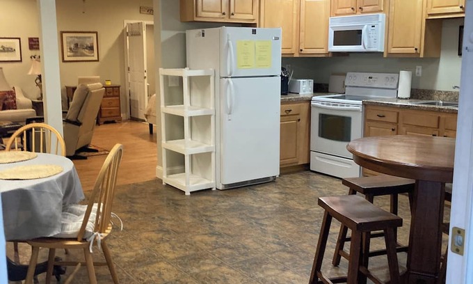 Vine Grove Apartment | Charming 1-bedroom apartment in welcoming Vine Grove with WiFi, AC ; sleeps 4.