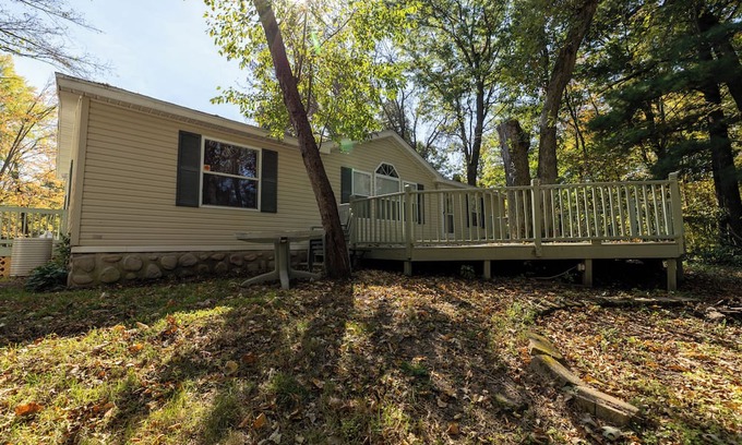 Wisconsin Dells House | 3BR Forest Retreat Near Stream. Quiet, Cozy & Perfect for Nature Lovers