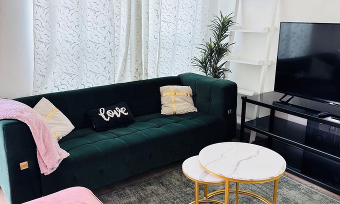 Manteca House | Charming 2-bedroom house with WiFi, AC in Manteca