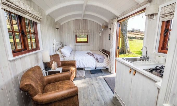 Great Fryup Dale Apartment | LetAway - Barn Owl Shepherd's Hut, Westerdale nr Castleton, North Yorkshire