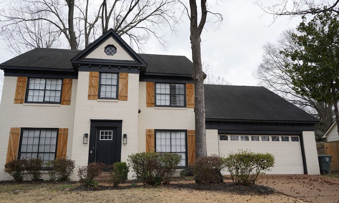 Ellendale House | Modern & Roomy 5- Bedrooms Home with Pool, Near Shelby Farms Park