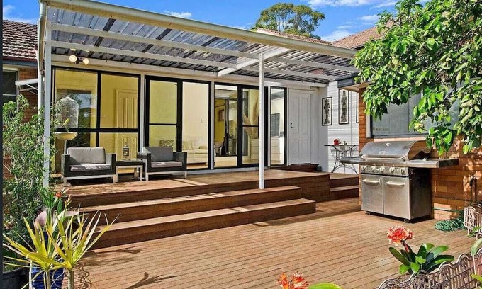 Marsfield House | A house close to Macquarie University and shopping Centers