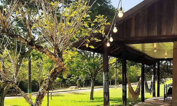 Feitoria Ski Chalet | Charmoso Chalé do Riacho localizado na área rural de Novo Hamburgo.