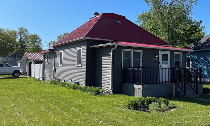 Harvey House | 3-bedroom house in tranquil Harvey with WiFi, AC. Relax and unwind